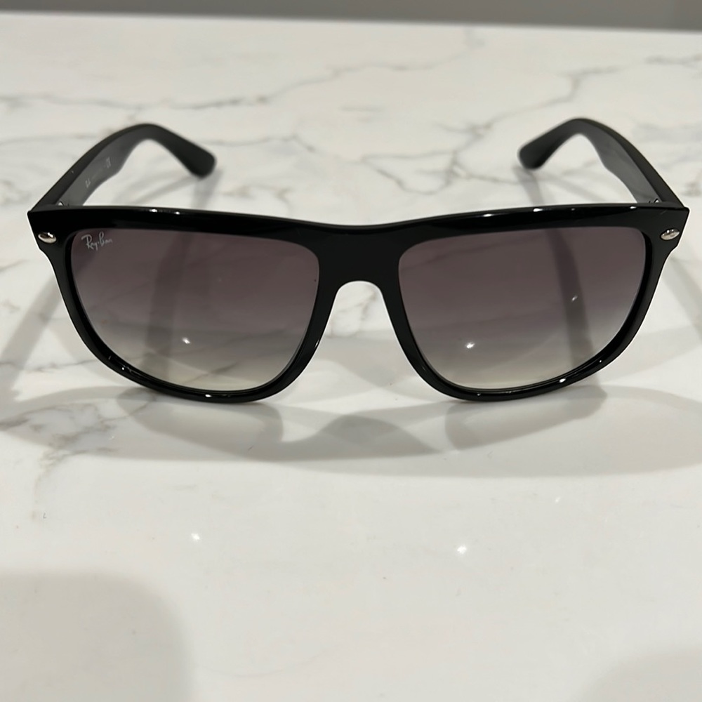 Ray-Ban unisex sunglasses RB4147